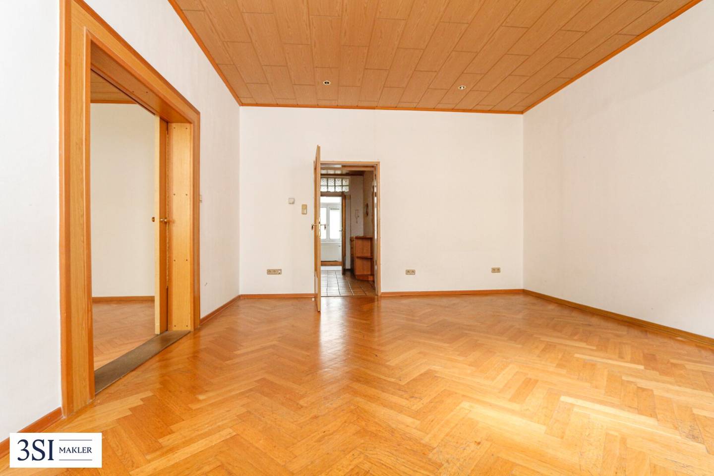 Wohnung raised ground floor in a well kept old building near Quellenplatz