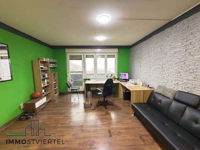 Wohnung mit Loggia im ersten Stock und Stellplatz