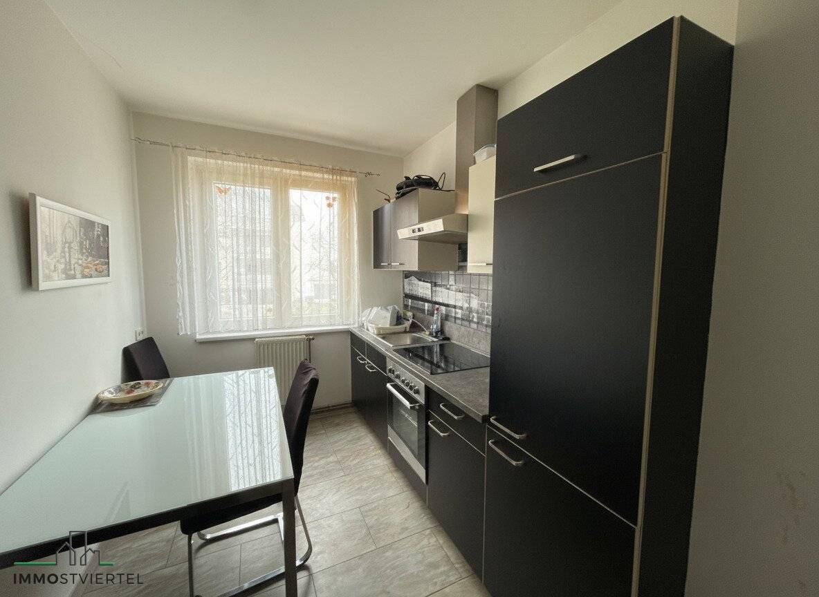 Wohnung mit Loggia im ersten Stock und Stellplatz