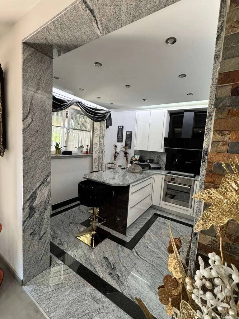 Ground floor living with garden terrace no broker fee