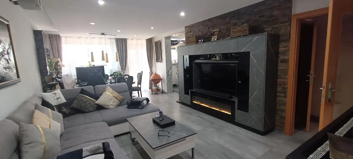 Ground floor living with garden terrace no broker fee
