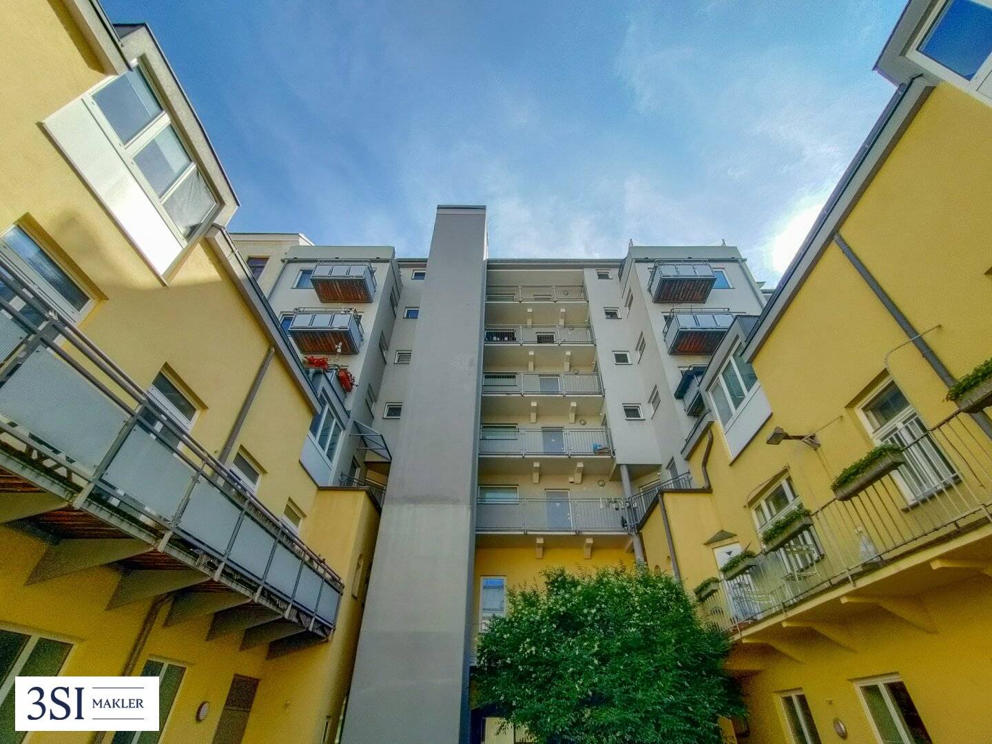 Wohnung Schlossquadrat Altbau Balkon vermietet