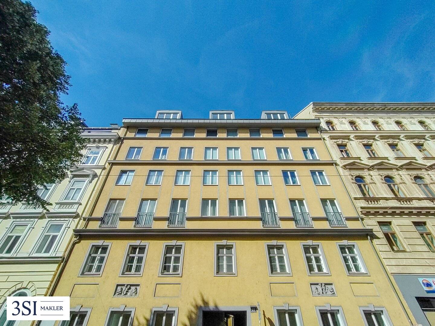 Apartment tenanted near Schlossquadrat with balcony