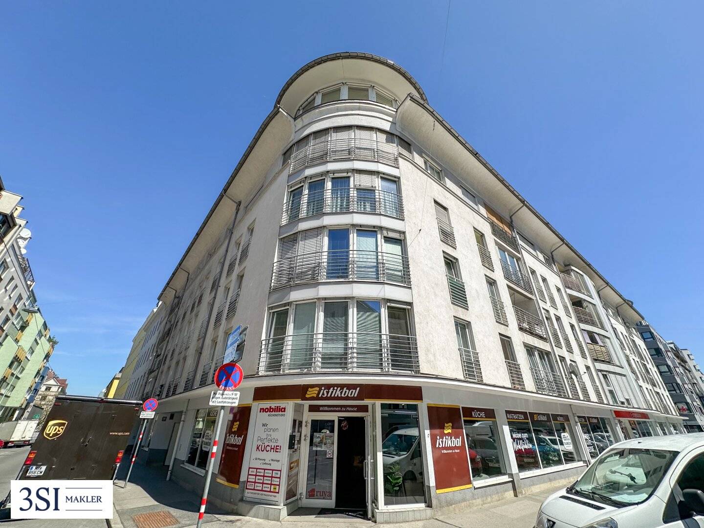 A premium investment property: permanently leased commercial premises with approximately 4% yield