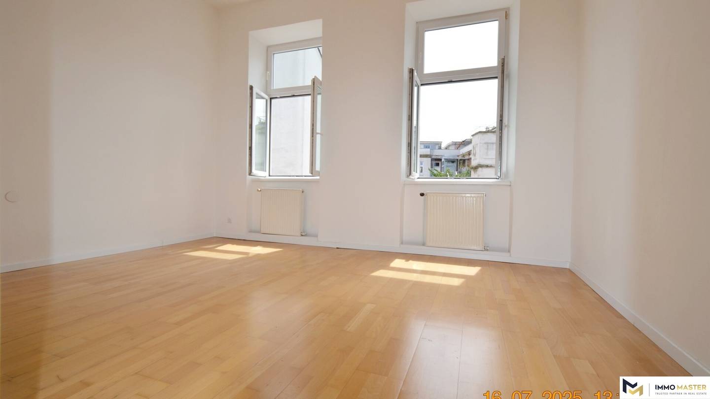 Wohnung im Eckhaus mit Aufzug nahe grünem Park