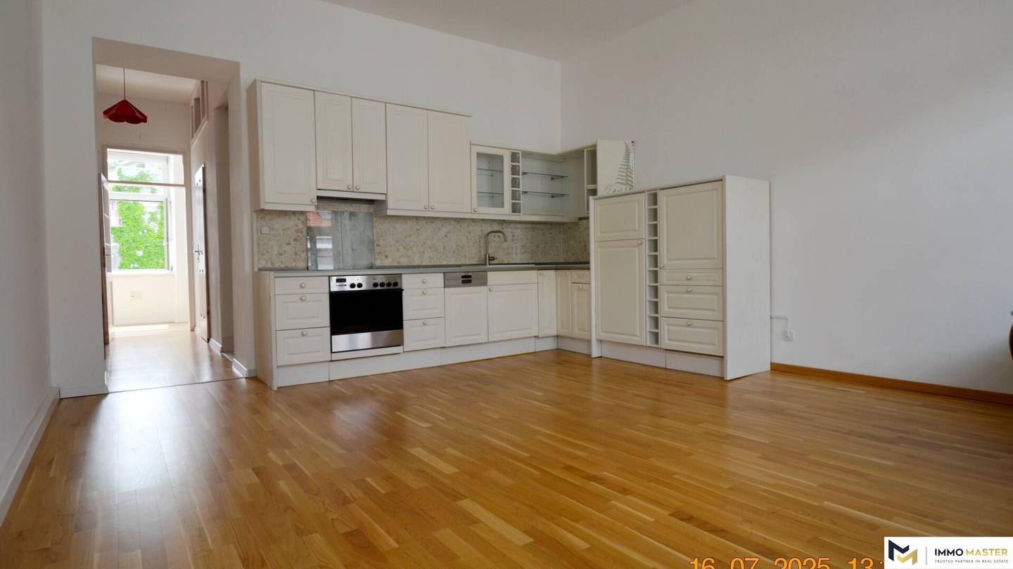 Wohnung im Eckhaus mit Aufzug nahe grünem Park