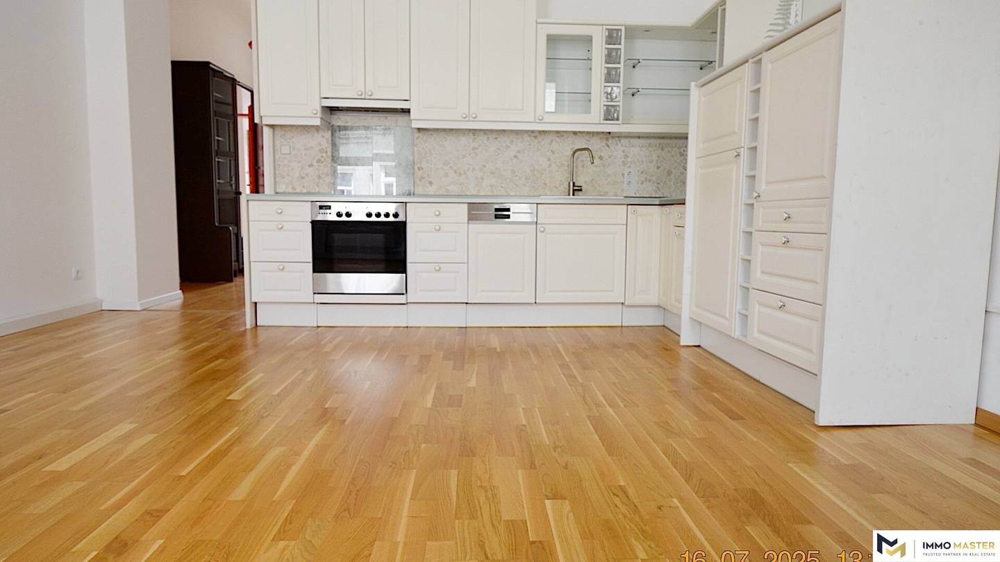 Wohnung im Eckhaus mit Aufzug nahe grünem Park
