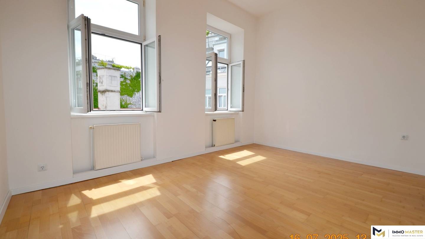 Wohnung im Eckhaus mit Aufzug nahe grünem Park