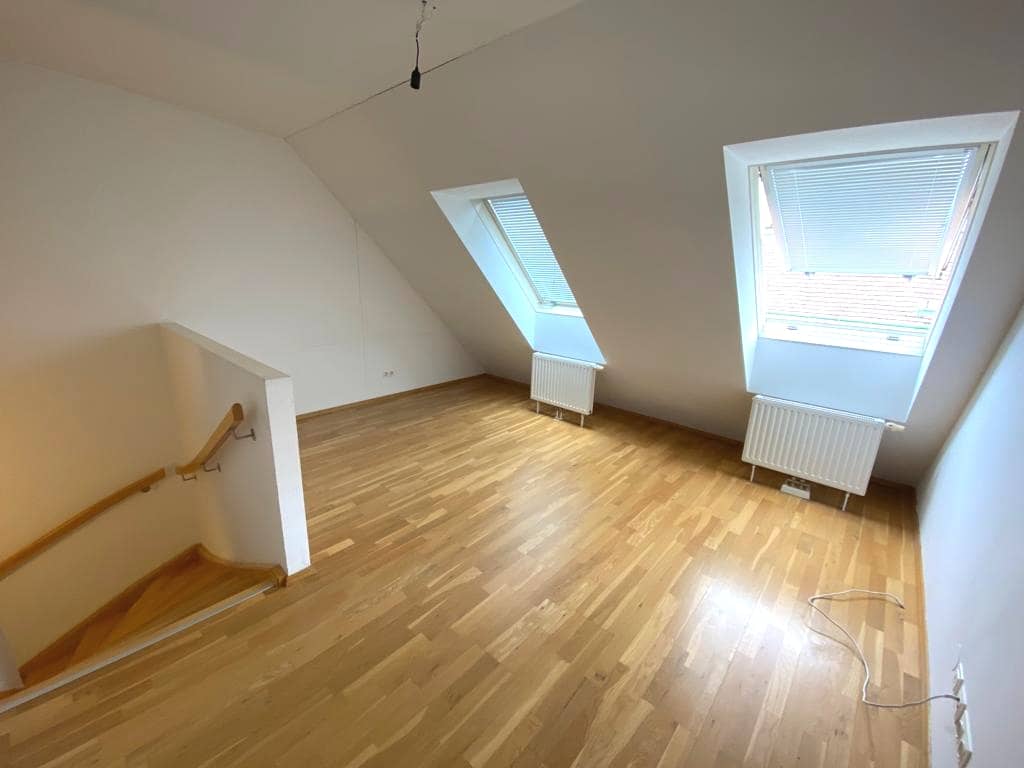 Dachgeschosswohnung with terrace in Gründerzeithaus with lift