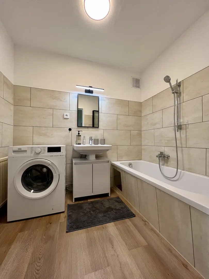 Apartment with lift and two parking spaces