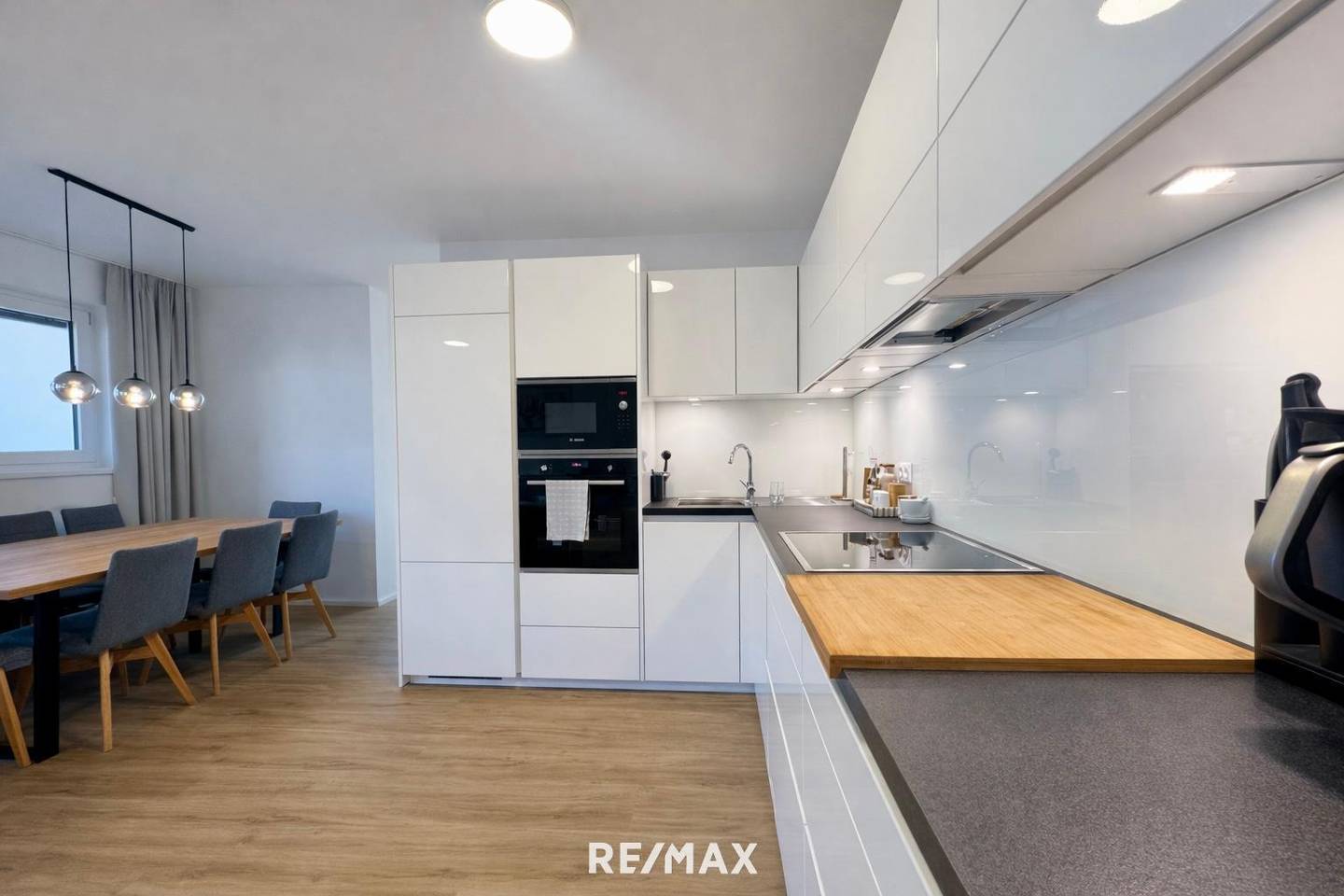 Wohnung mit Südbalkon und Tiefgaragenplätze