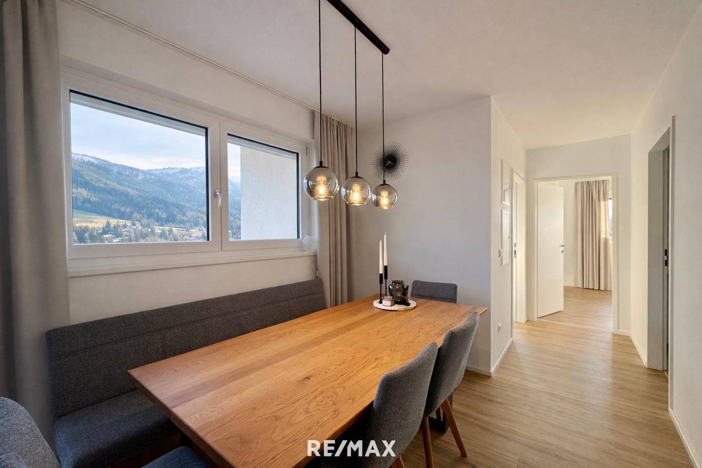 Wohnung mit Südbalkon und Tiefgaragenplätze