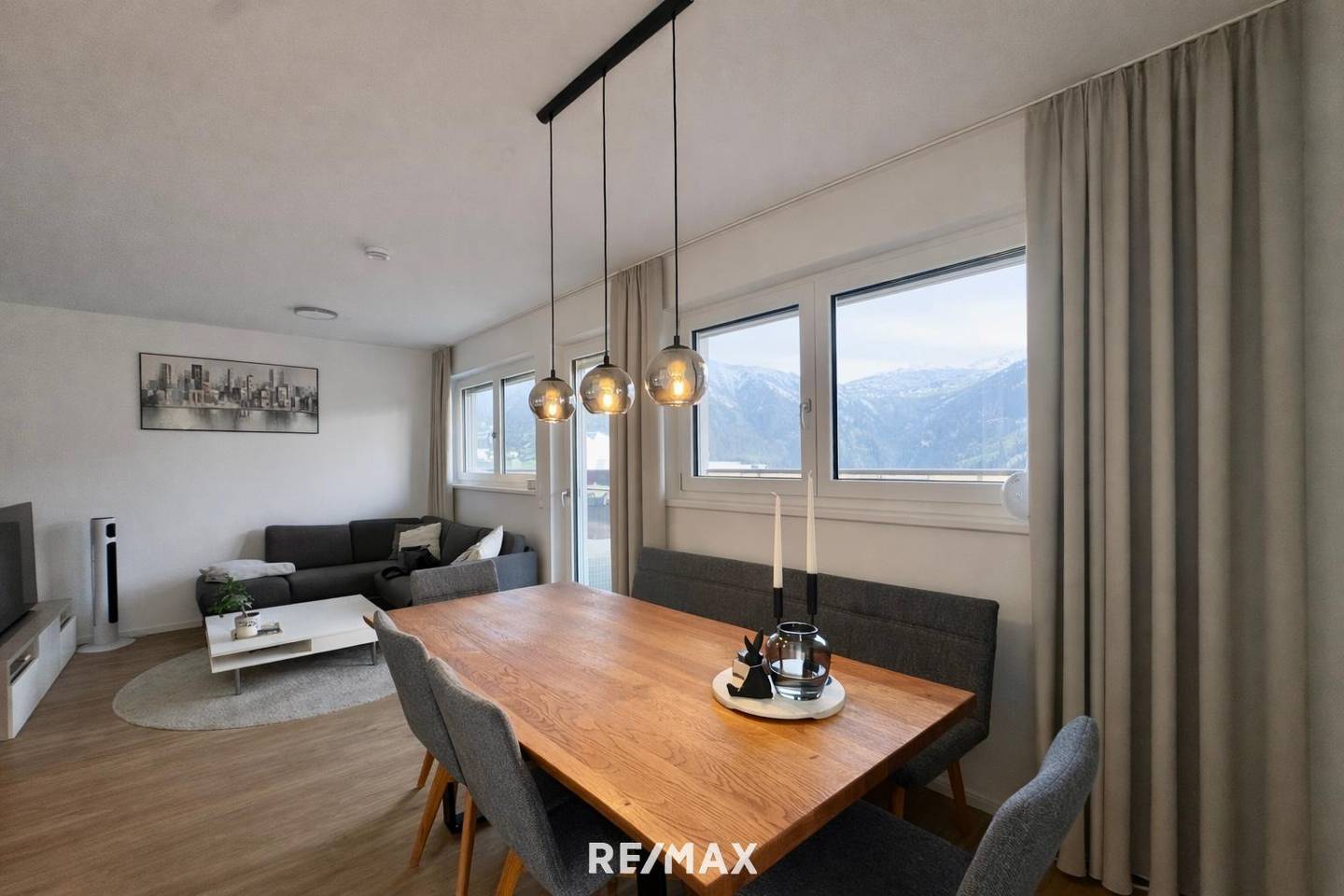 Wohnung mit Südbalkon und Tiefgaragenplätze