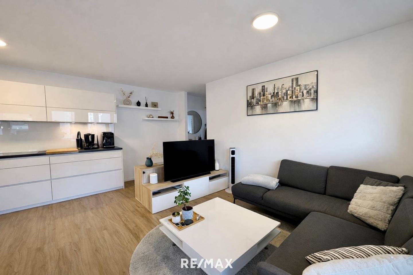 Wohnung mit Südbalkon und Tiefgaragenplätze