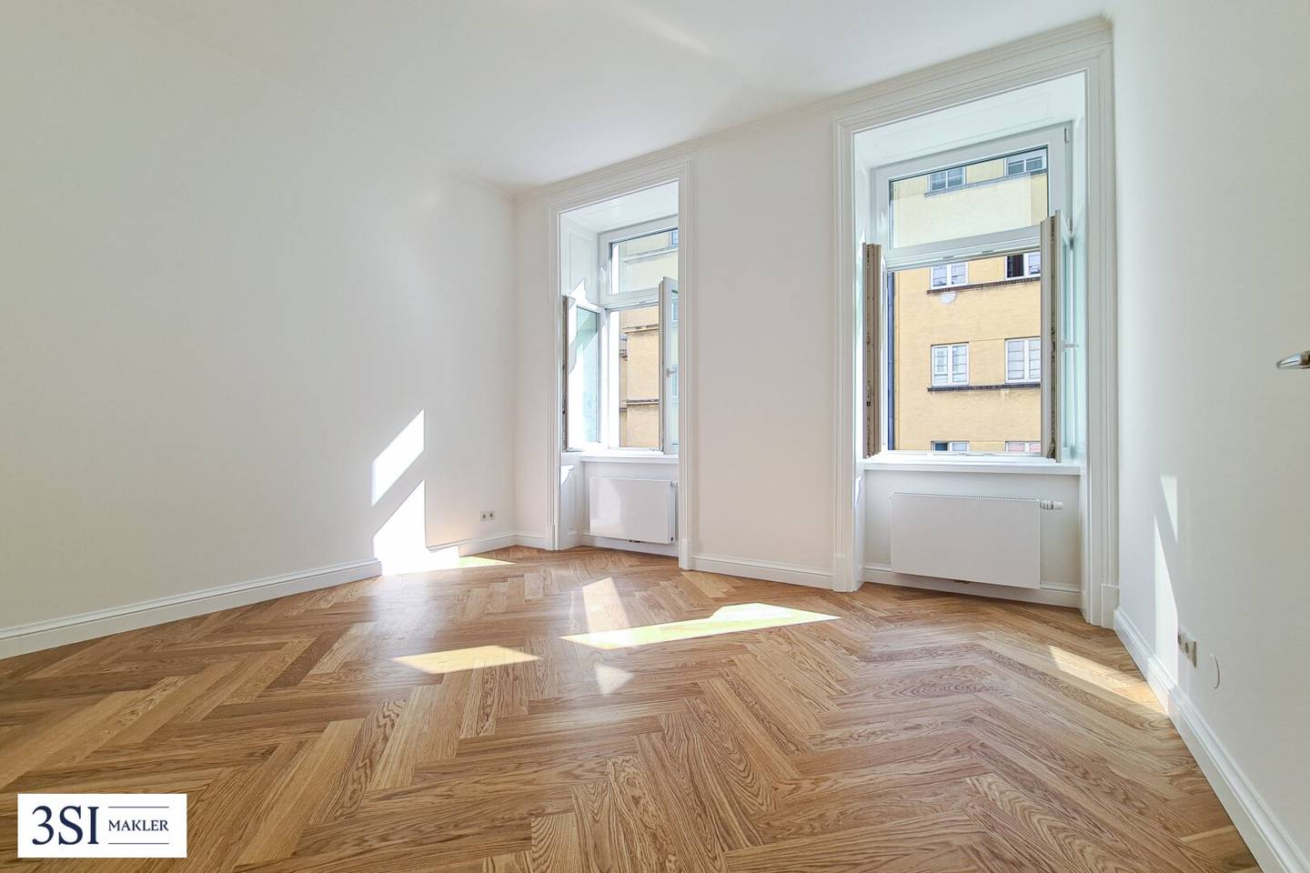 Apartment first occupancy near main station balcony
