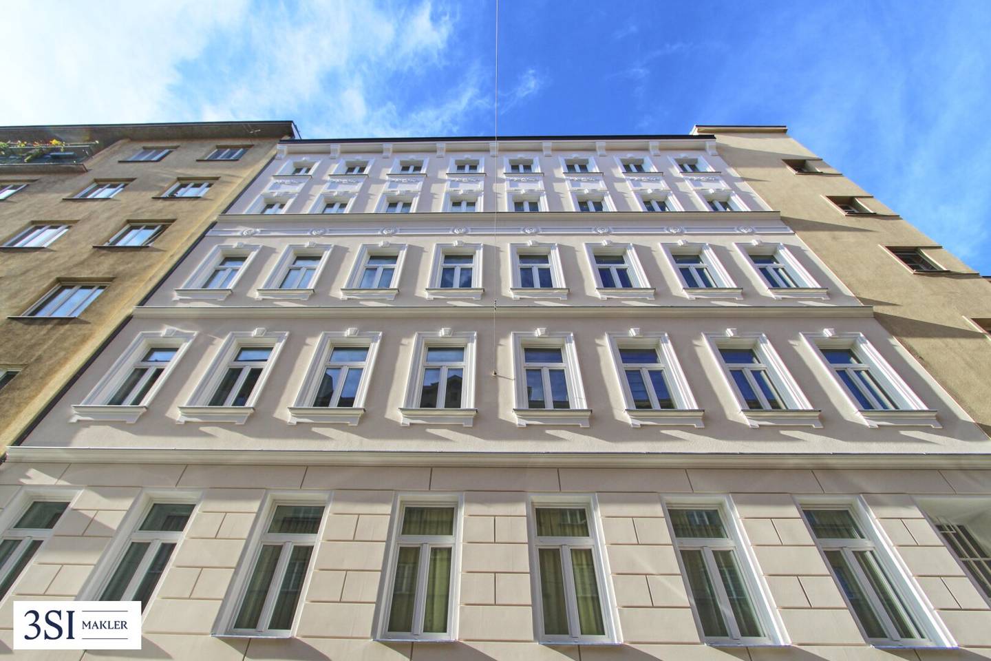 Apartment first occupancy near main station balcony