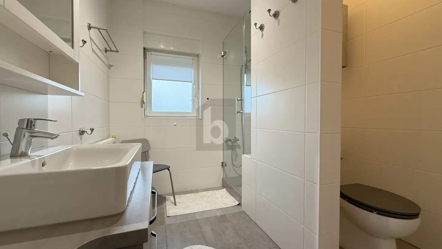Quiet centrally located Wohnung with south facing balcony