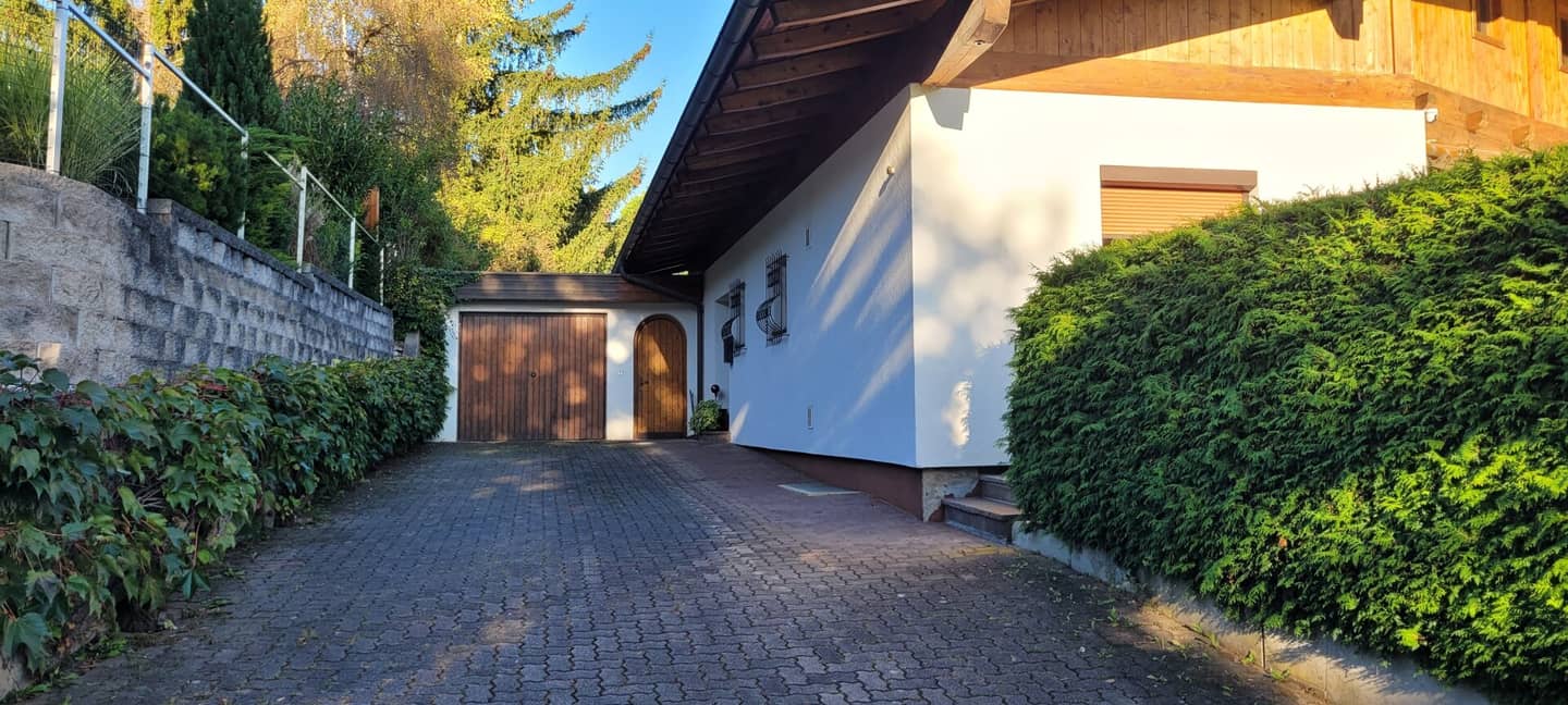Telfs: Bungalow mit Bergblick