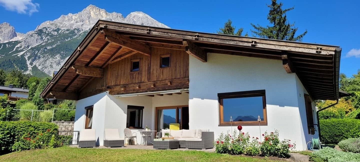 Telfs: Bungalow mit Bergblick