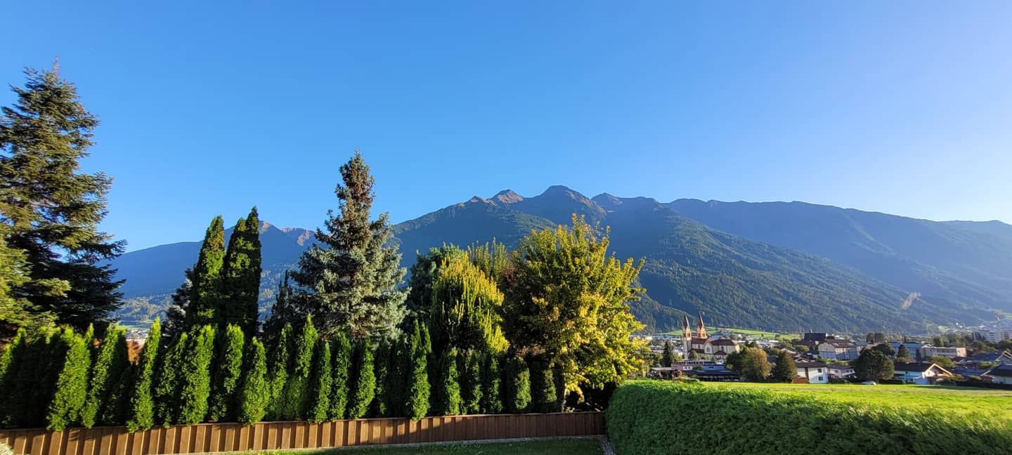 Telfs: Bungalow mit Bergblick