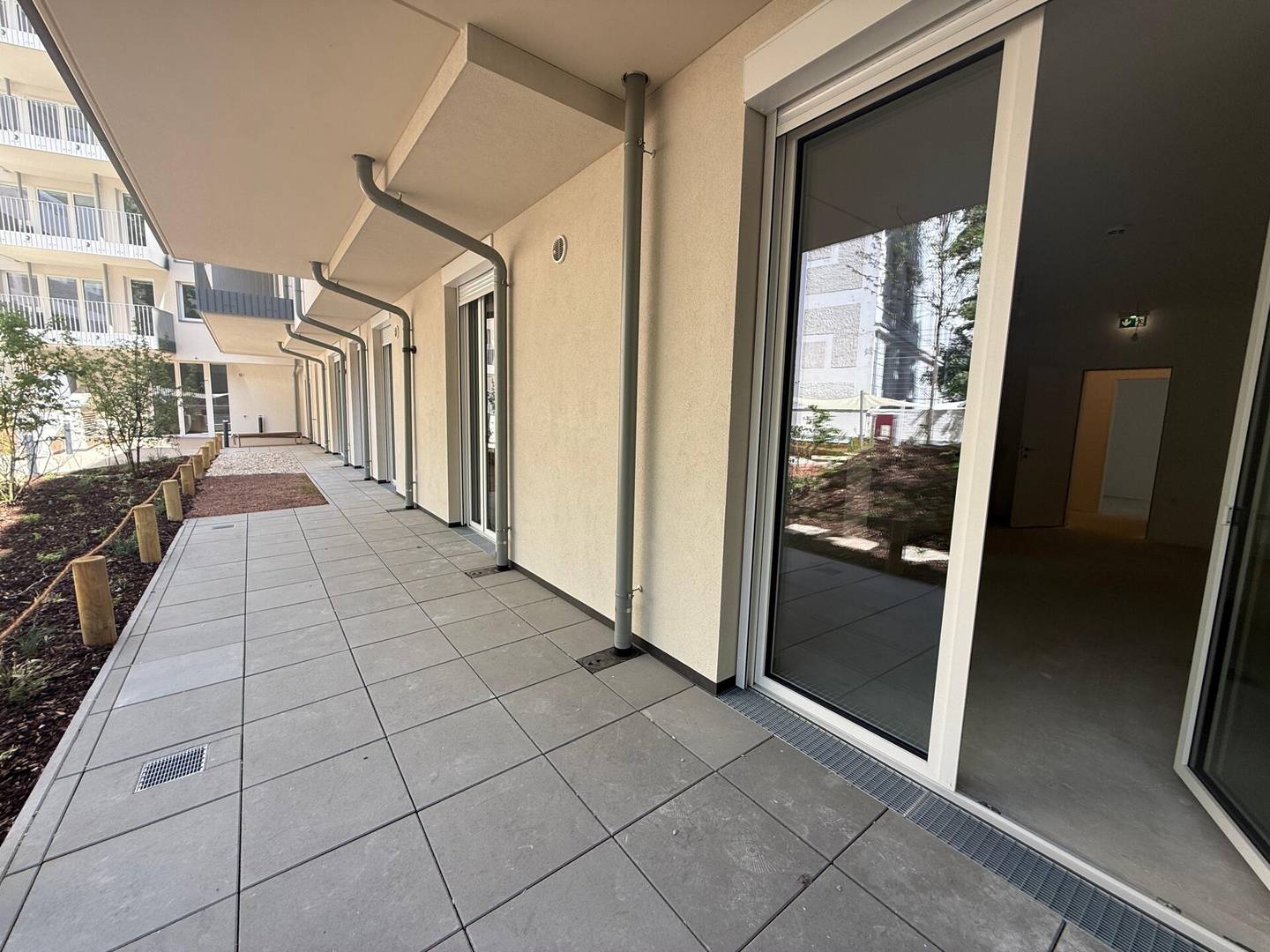 Commercial space with garden & terrace