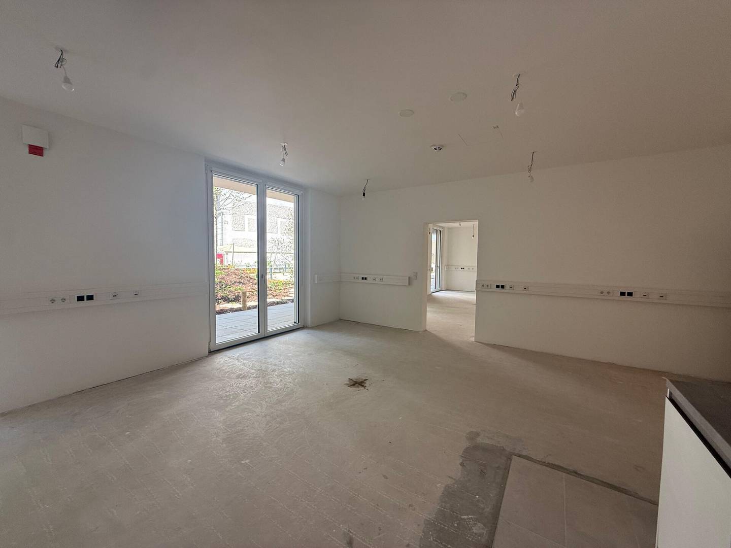 Commercial space with garden & terrace
