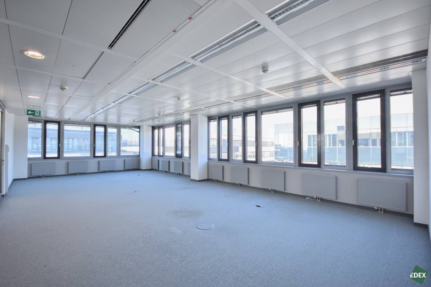 Office in EURO PLAZA, 428 m²