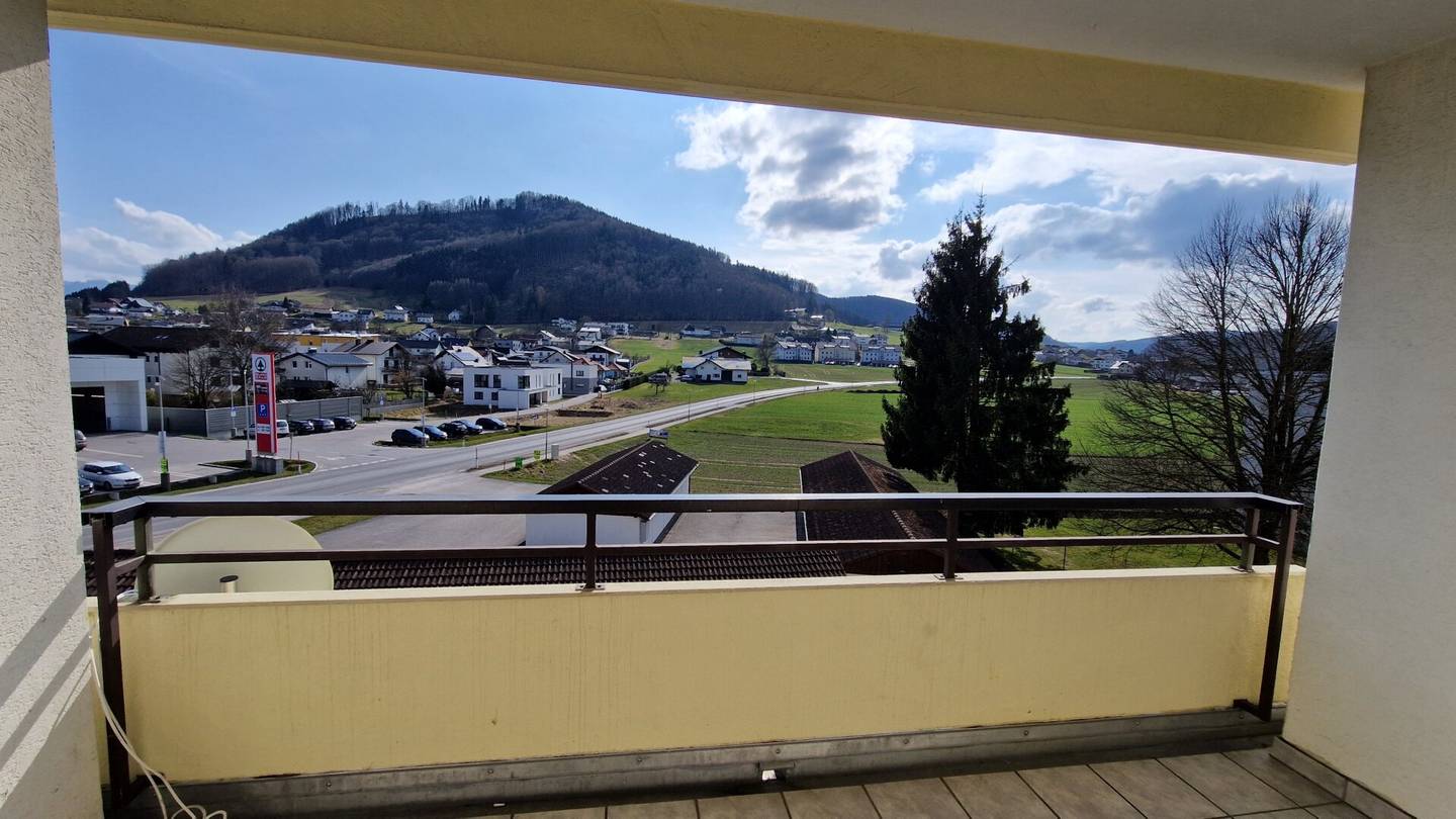 Wohnung mit Loggia und Einzelgarage nahe Bahnhof