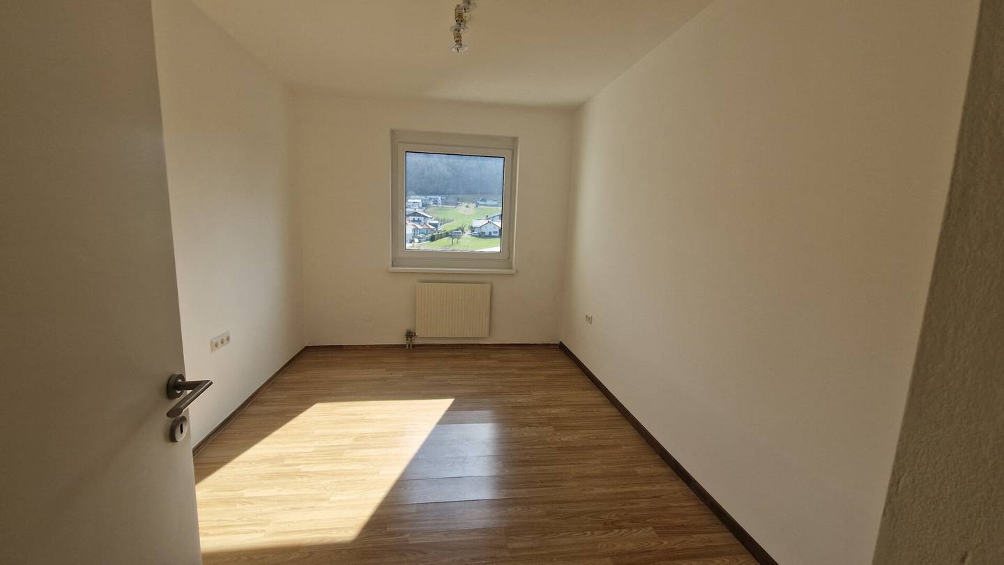 Wohnung mit Loggia und Einzelgarage nahe Bahnhof