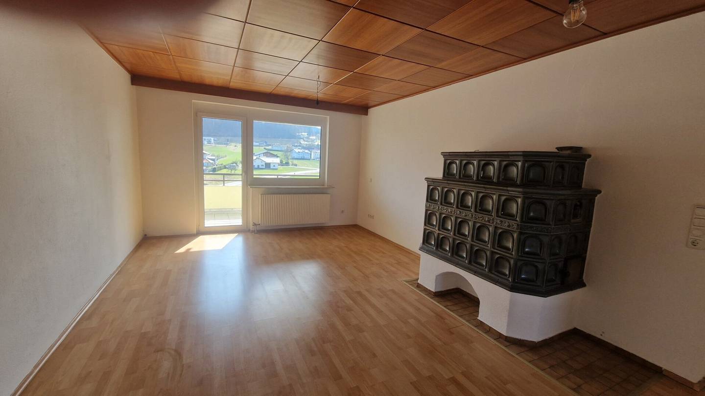 Wohnung mit Loggia und Einzelgarage nahe Bahnhof