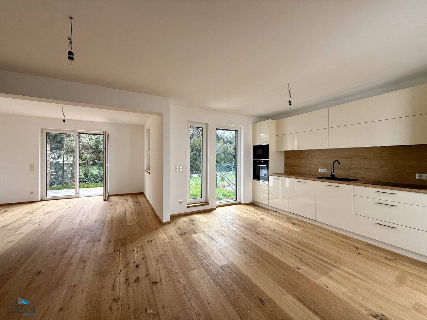Last house! Dreamlike 5 room terraced house with private garden and parking near U6 Perfektastraße