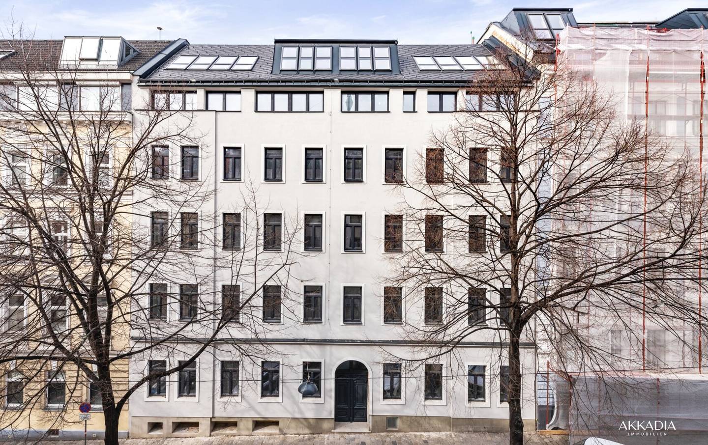ModernLiving9th Beautifully renovated tenement with attic conversion in the 9th district