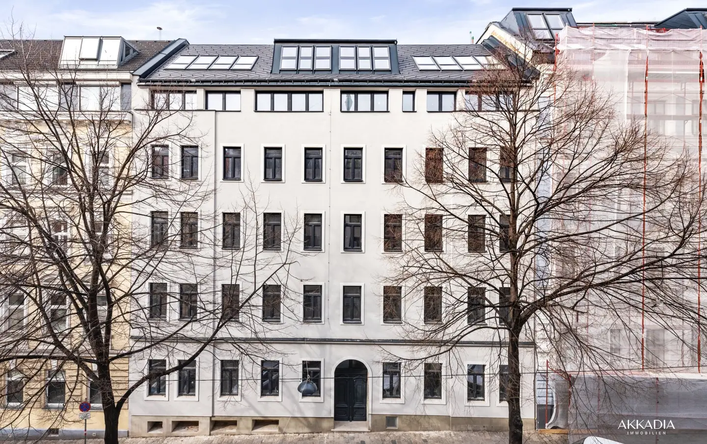 ModernLiving9th Beautifully renovated tenement with attic conversion in the 9th district