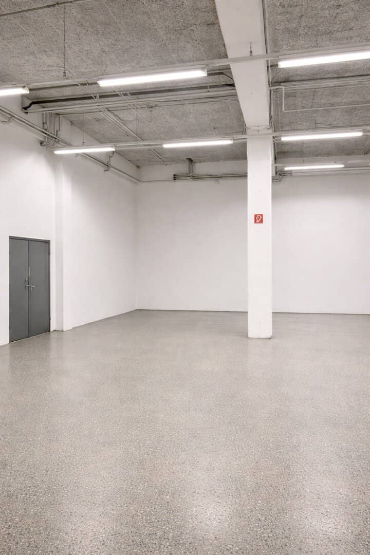Warehouse 840m² + Office 300m² Vienna