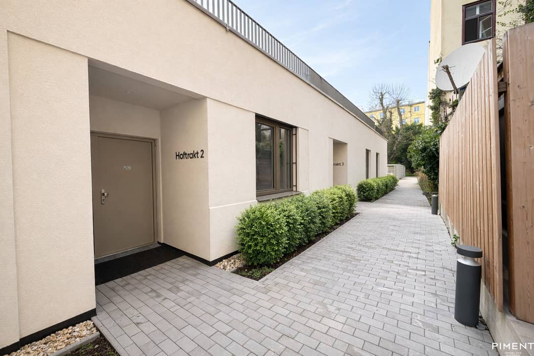 Hauseingang Hofhaus 2 KI unterstützt