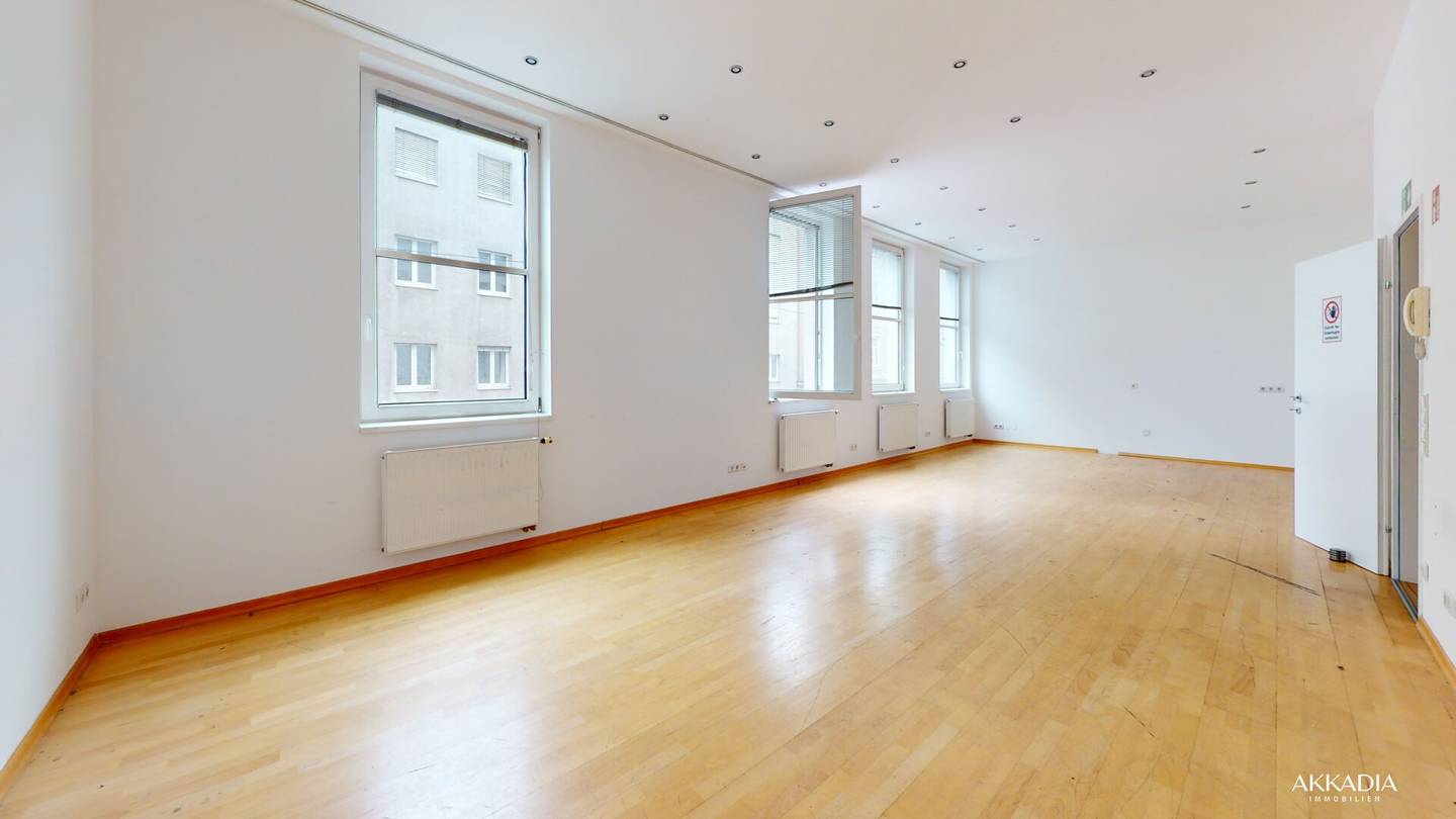 Bright 3-room office with expansion option