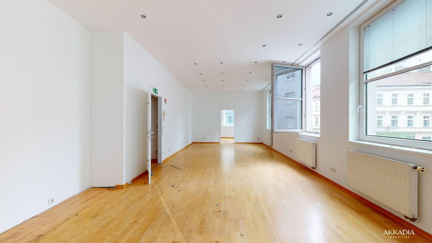 Bright 3-room office with expansion option