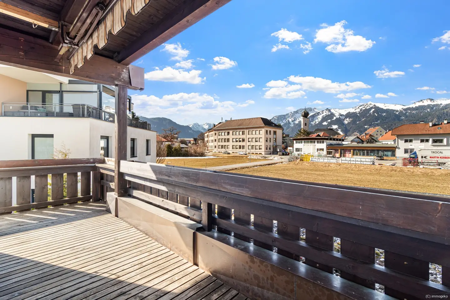 Apartment with mountain view and balcony