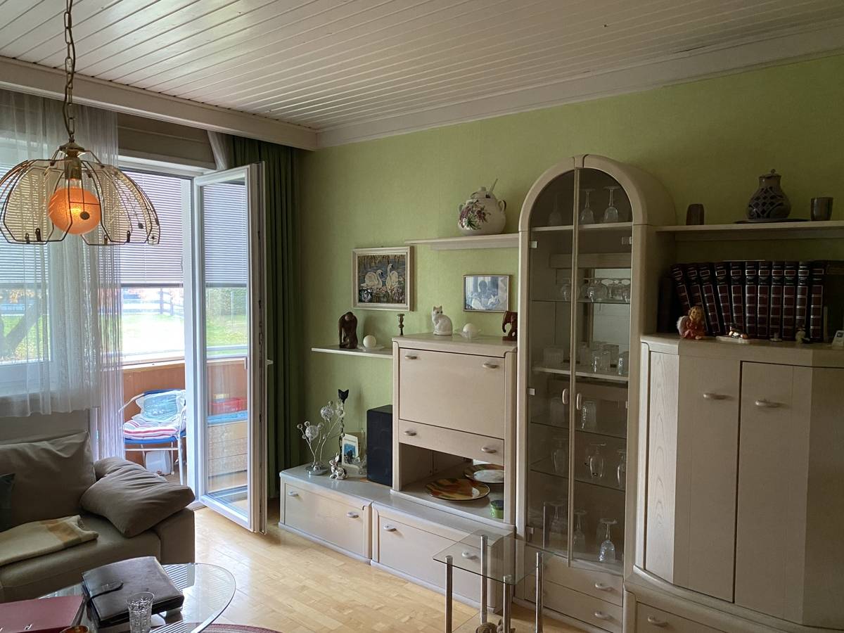 Ground floor apartment in a classic building with bright rooms and central location