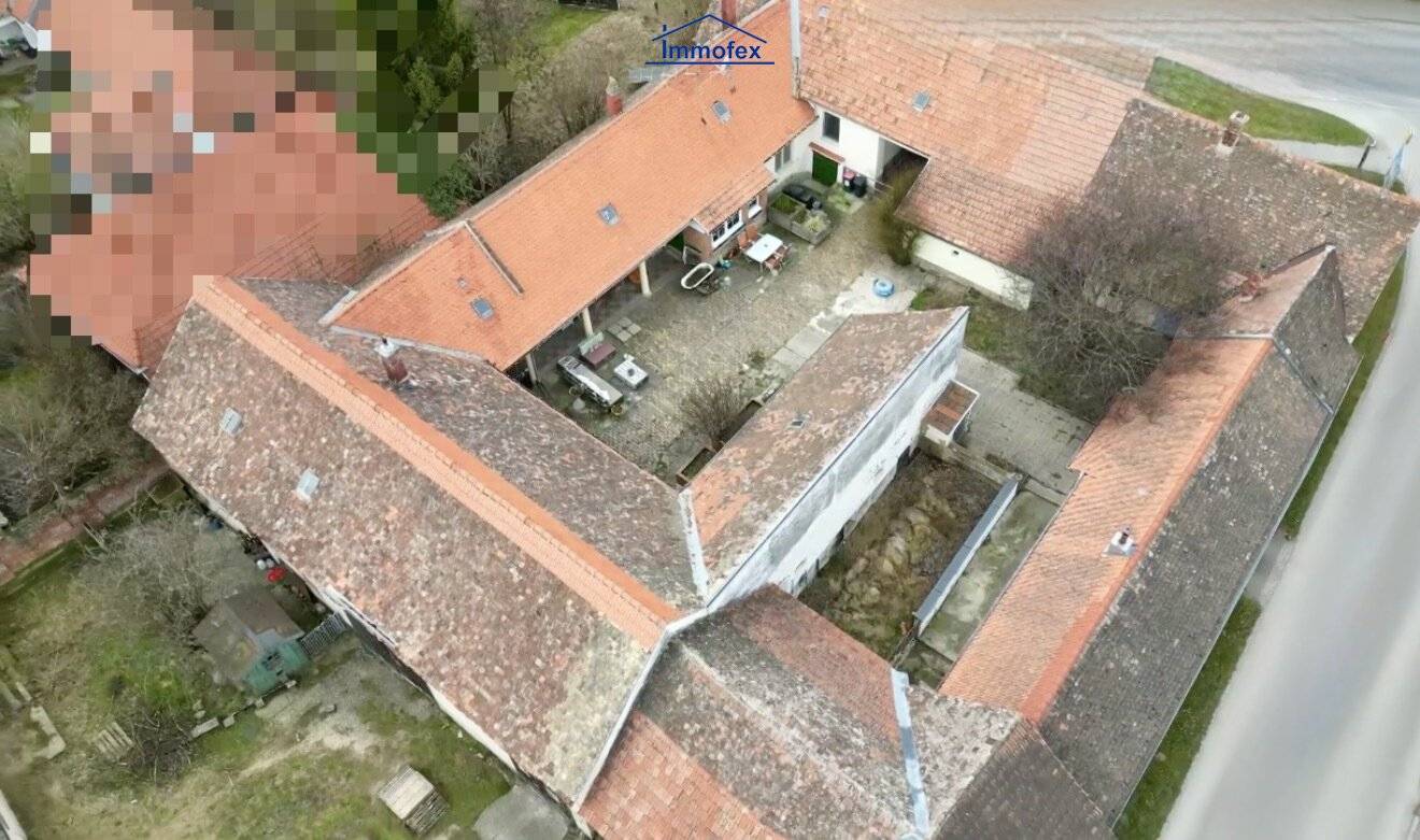 Spacious house in Grund with courtyard