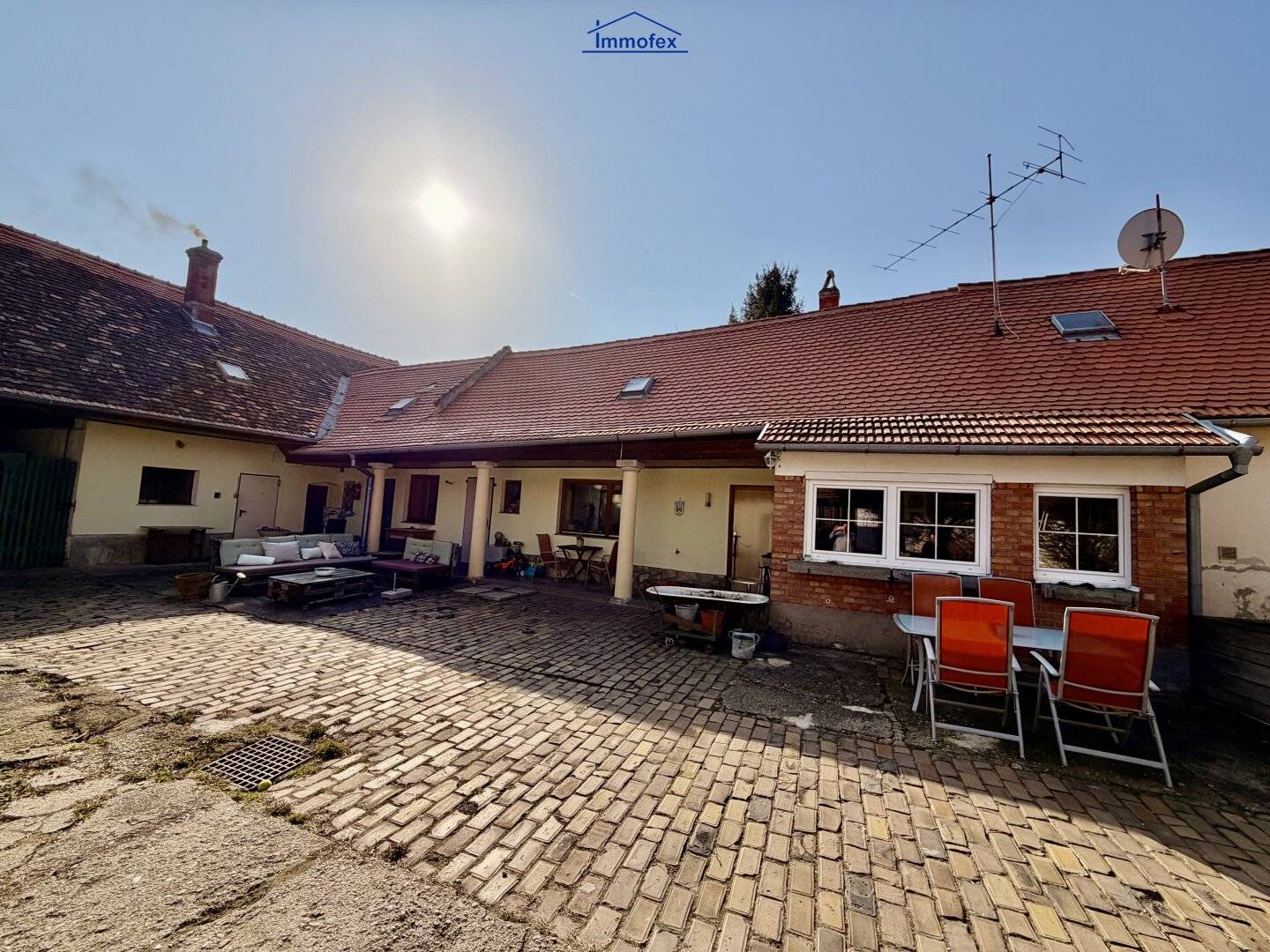 Spacious house in Grund with courtyard