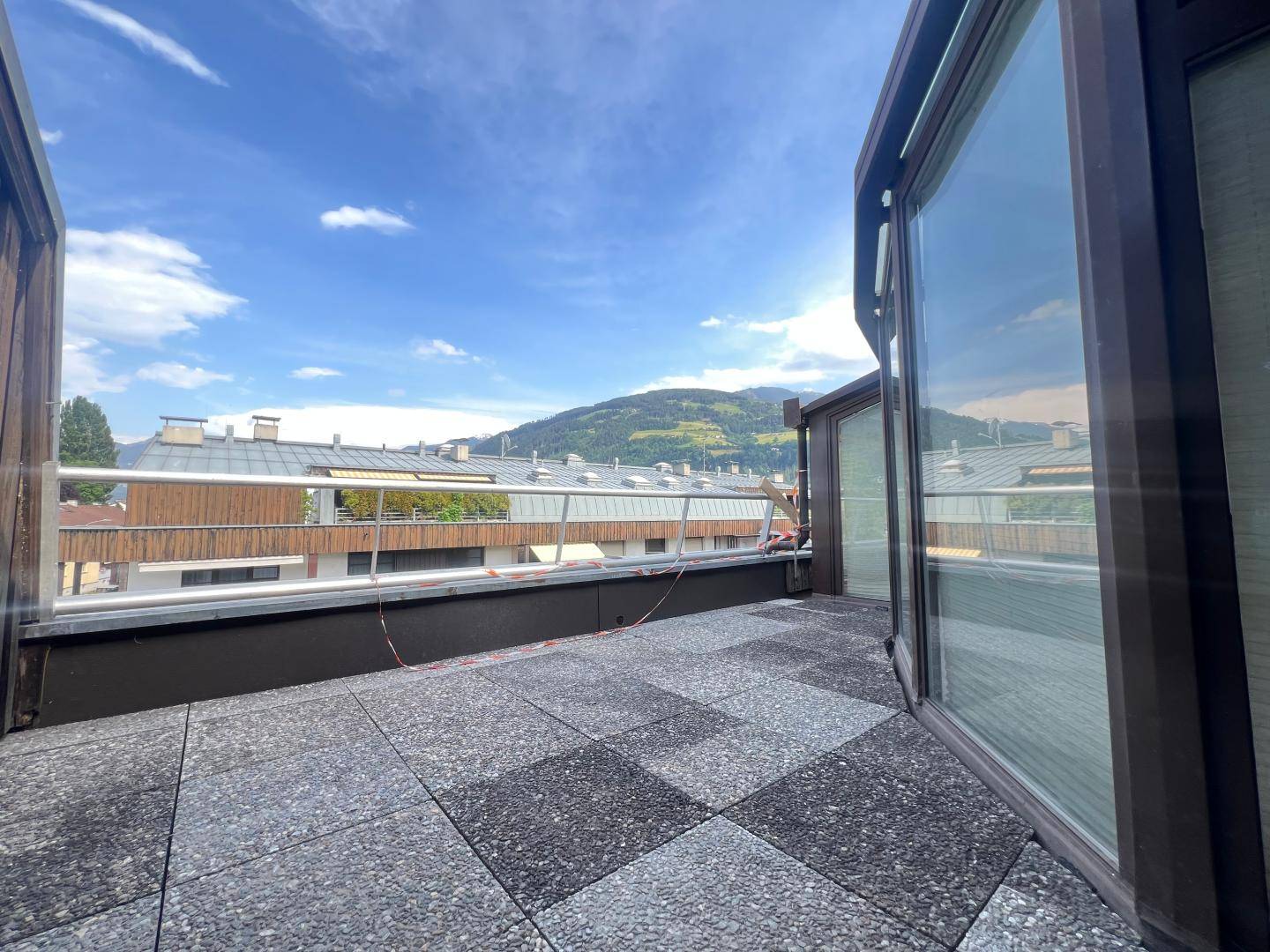 Dachgeschosswohnung mit vollverglaster Terrasse