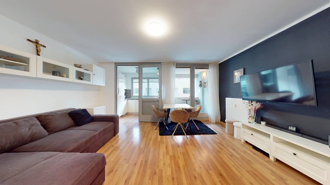 Apartment with private access and sunny loggia