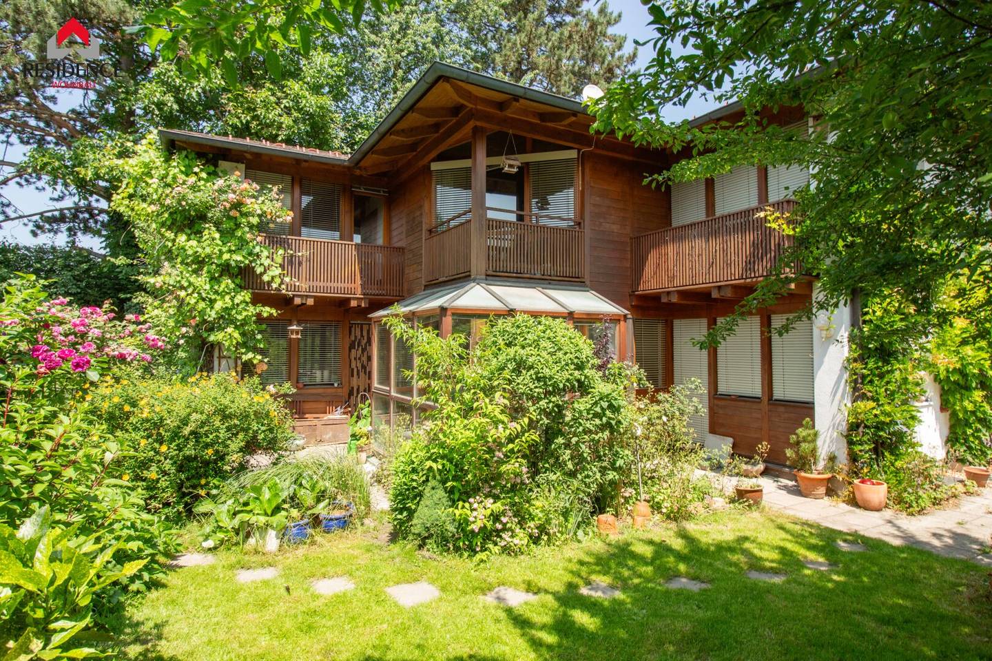 Single-family home with pool in Morzg