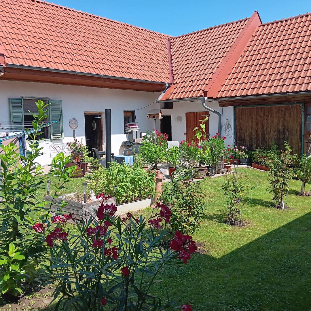 Modernisierter Vierkanthof, 216m²