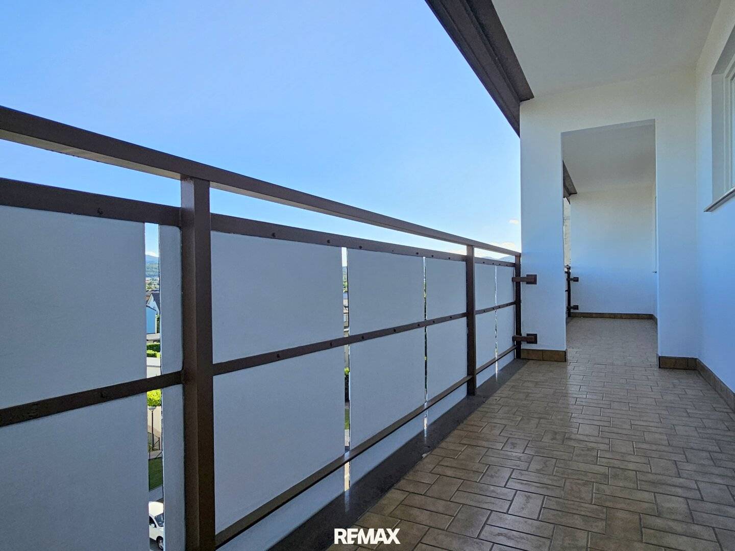 Wohnung mit großer Südloggia und Fernblick im fünften Stock