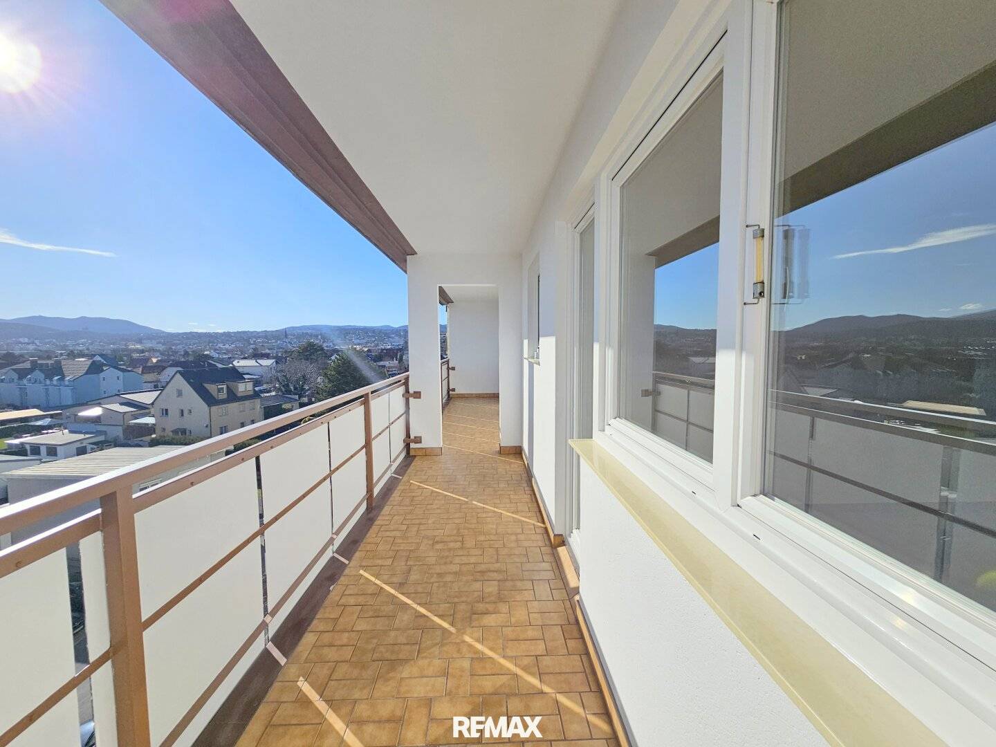 Wohnung mit großer Südloggia und Fernblick im fünften Stock