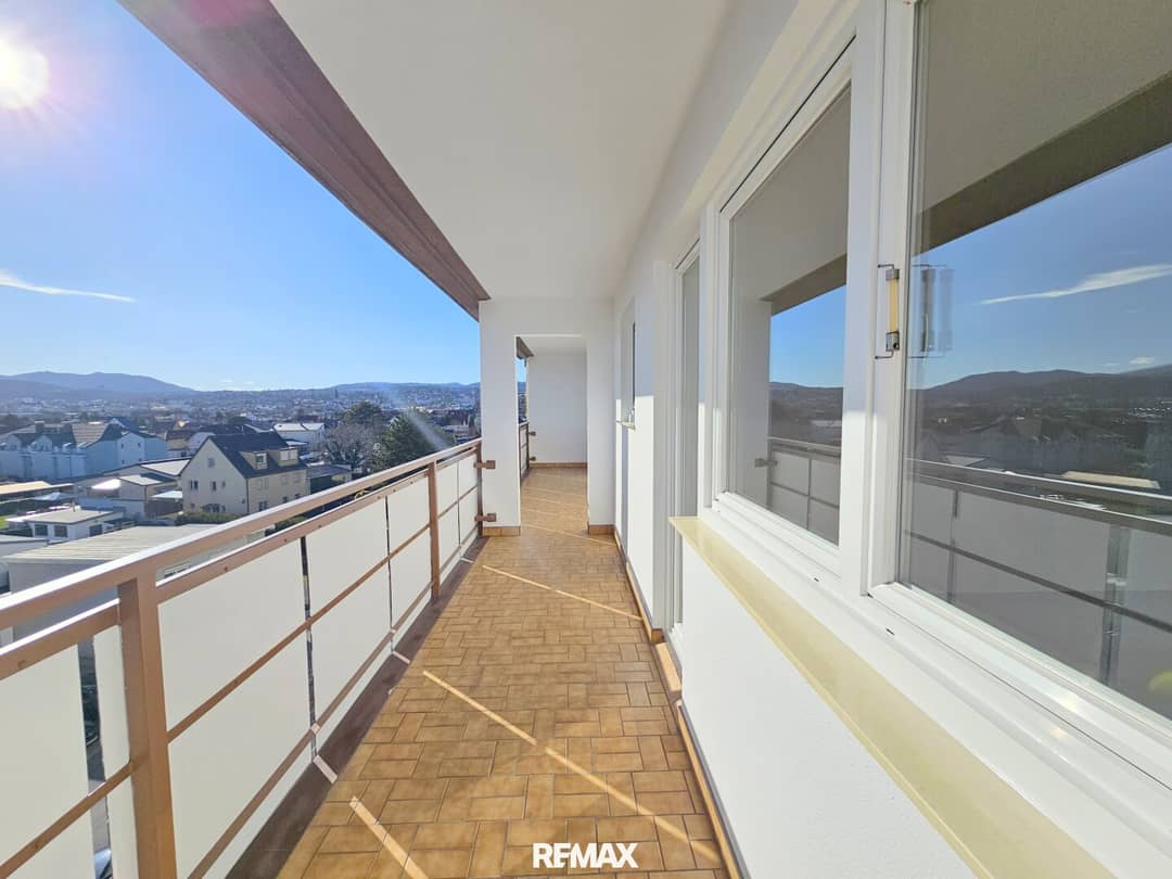 Wohnung mit großer Südloggia und Fernblick im fünften Stock