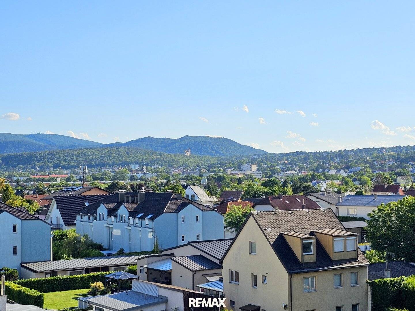 Wohnung mit großer Südloggia und Fernblick im fünften Stock