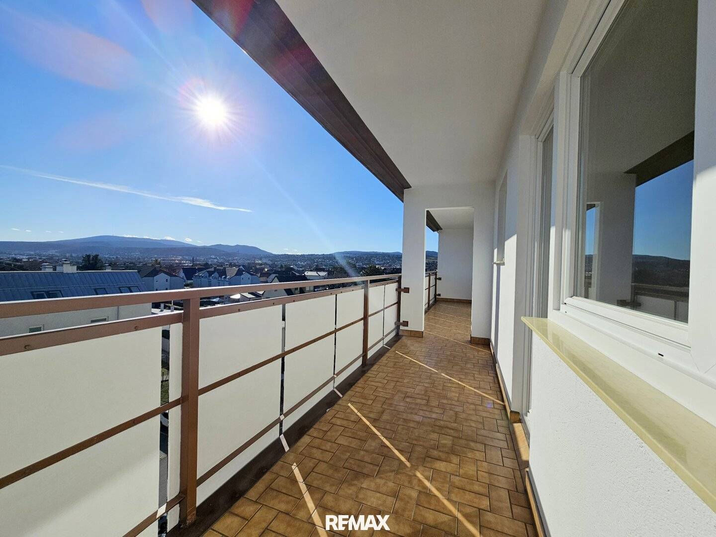 Wohnung mit großer Südloggia und Fernblick im fünften Stock